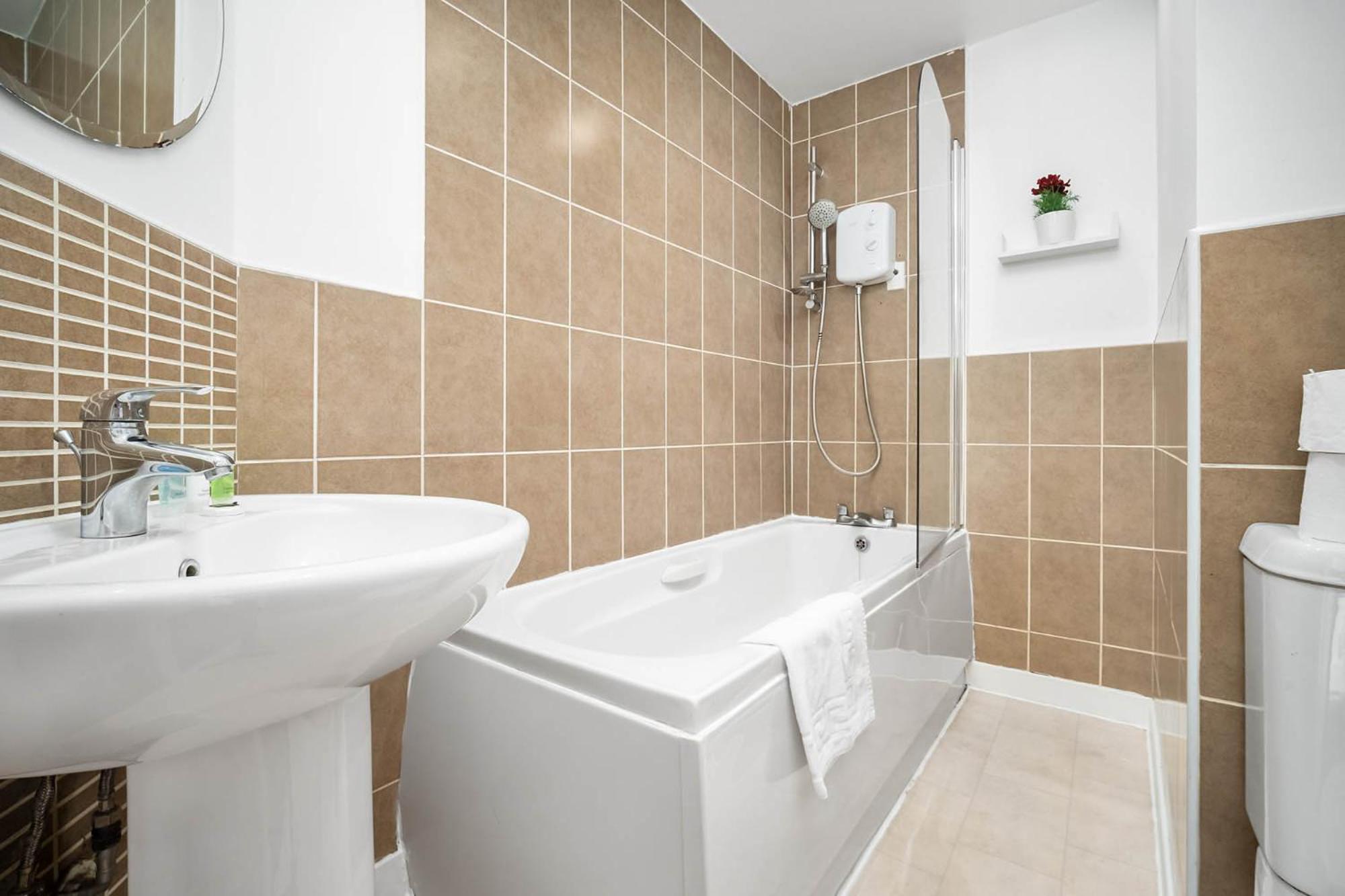 2 Bedroom House - Garden & Parking 2Gm - Wifi Бирмингам Екстериор снимка